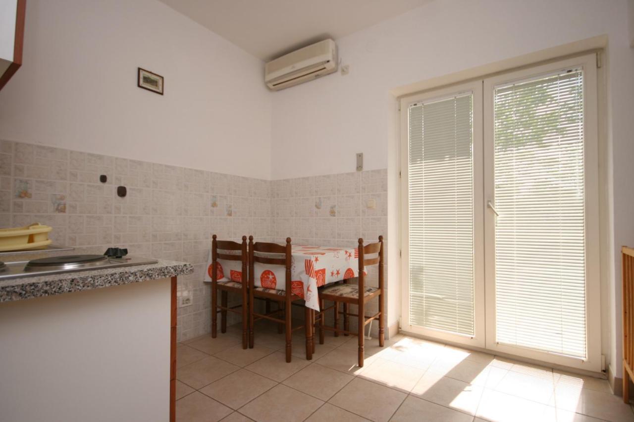 Apartments And Rooms With Parking Space Mandre, Pag - 6309 Kolan Kültér fotó