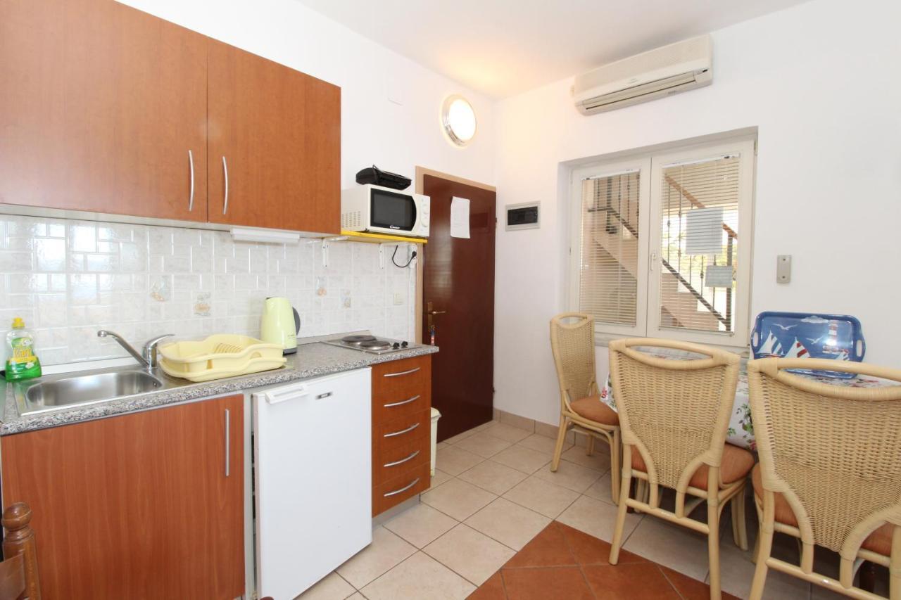 Apartments And Rooms With Parking Space Mandre, Pag - 6309 Kolan Kültér fotó